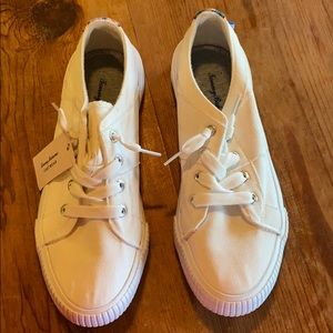 Tommy Bahamas white sneakers